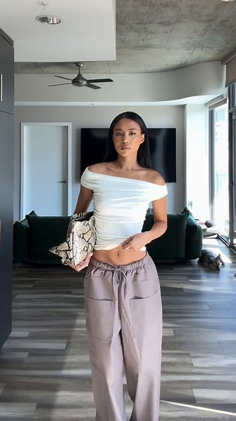 Aritzia Sweatpants Review: Comfy Day Essentials