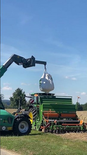 Kramer Teleskoplader - Mit dem KT407 die Sämaschine befüllen