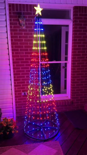 Bring your Christmas display to life with Hoodink Smart Christmas Tree Lights featuring colorful RGB