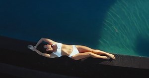 Aerial View Beautiful Woman Relaxing Pool Stok Videosu (%100 Telifsiz) 1098916493 | Shutterstock
