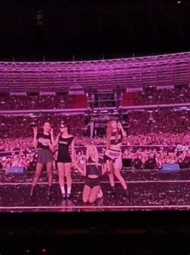 akhirnyaa kesampaian liat cewek2 akuuu😭 see u again uri nunaaaa✨🧚‍♀️❤💫 #blackpink #deadline