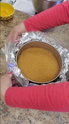 Cheesecake Hack: The Easiest Way to Prep a Springform Pan! #howto