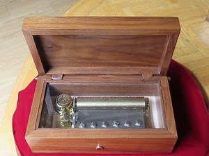 Music Box Maker Original with Reuge 72 Note movement - Plays Rhapsody in Blue (3 parts).