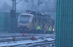 Einsatz am Freilassinger Bahnhof: Brennende Lok entgleist teilweise