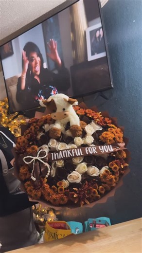 Flowers in Dallas | Laly V 💐 on Instagram: "Fall bouquet with a side of Selena Quintanilla 🪵🧦🧸 -located in Dallas Texas 75220 -text 214-564-2361 to place orders -follow TikTok page @flowersby.laly #laly #flowersbylaly #fallbouquet"