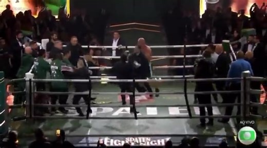 📰 Wanderlei Silva Disqualified for Headbutts, Then Knocked Out in Post-Fight Brawl by Popó Freitas’ Son Former world champion Acelino “Popó” Freitas took on MMA legend Wanderlei Silva last night in São Paulo — but the fight ended in chaos. Silva was disqualified for repeated headbutts, sparking a wild in-ring brawl. In the melee, Silva was knocked out cold by Rafael Freitas — Popó’s son, as stunned fans looked on. The bizarre finish has since gone viral, with footage and reports confirming Silv