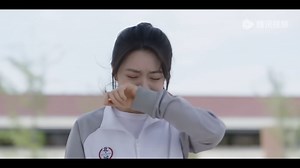 吴磊夺冠赵今麦喜极而泣，连着发送一排小心心 When Wu Lei won the competition, Zhao Jinmai was overjoyed and burst into tears, sending a string of heart emojis. #AmidstaSnowstormofLove #在暴雪时分 #周柯宇 #ZhouKeyu #ZhaoJinmai #赵今麦 #吴磊 #cdrama | 小哥哥看剧 brother watch drama