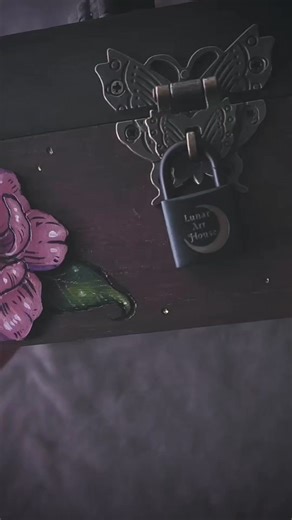 Skelly Hands and Heart ☠️🫀 This Hidden Key Box was made for free for the winner of a giveaway I recently had. They choose this design 🥰 This is the first piece of my art that was stolen and used to mass produce bad replicas. I originally made it on a larger box as a custom. I've only made it, maybe, 3 times total, but there are countless knockoffs out there. Photos of my art, printed and glued onto wood. Many think they got it from me. Some love their knockoff, thinking its an authentic piece 