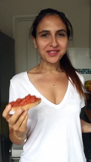Authentic Spanish Breakfast: Pan con Tomate Recipe