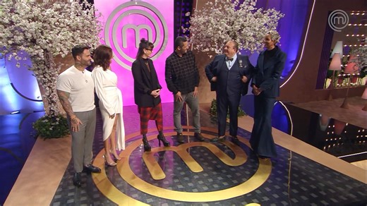 Amor da vida real! 💜✨💍 Os chefs aproveitaram esse “date triplo” e contaram como cada casal se conheceu. Quase comédia romântica, hein?! A gente amou!! 🥰 #MasterChefBr | MasterChef Brasil