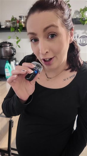 Sa revient moin cher qu'une séparation😅🤣🤣 Franchelent il est top niveau aspiration avec les poils d animaux cest parfait il lave et passe bien dans les coins jetais septique au depart mais la il est adopter @Ultenic_France si une collab vous interresse je suis là❤️ #momlife #parents #clean #humour #dad