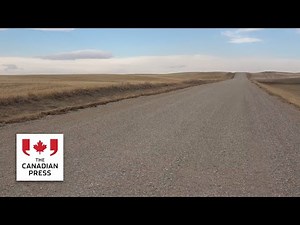 Road on Alberta-Montana border to close to Canadians