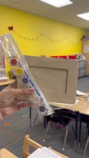 Memory frames are a great and easy addition to your Memory Day that doubles as an end-of-year gift for your students! 🖼️🖌️🎨 You can grab items from Walmart, Amazon, Michael's, or even Hobby Lobby! Super simple ideas. 💡 #frame #art #frames #gift #handmade #love #design #photo #painting #artist #photoframe #giftideas #artwork #gifts #memories #fun #classroom #teaching #easy #teacher #students #classroom #activities #decorating #endofyear #schoolmemories #graduation #teacher #love #classroom #s