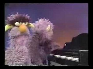 Sesame Street - The Two Headed Monster plays "Chopsticks"