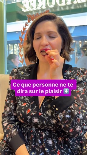 Sarah Zerbib on Instagram: "Tu peux en venir à te dire que ça fait 10/20/30 ans que tu n’as pas eu d’0rg@sme. Tu peu te dire que tu as essayé mais que ça ne vient pas…alors que tout le monde en parle comme LE truc incroyable. Tu peux même croire que tu n’es pas câblée pour ressentir ce niveau de sensations. Le truc avec le plaisir que personne ne te dit est que tu as besoin de suivre ce qui est bon pour toi. Et très souvent, tu vis ton plaisir comme si tu étais à l’extérieur de ton corps, trop c