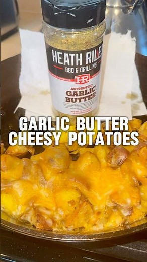 How to make garlic butter cheesy potatoes. Easy side dish on the grill in cast iron.