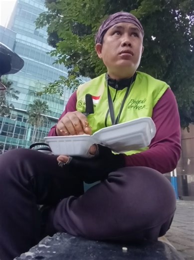 makan siang di teras mall Lippo plaza Medan. #vlog #indriver #ojolindonesia #fypシ゚