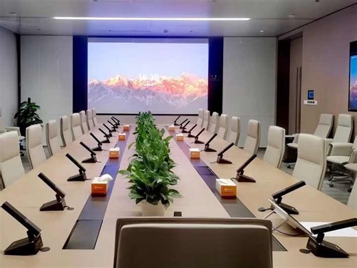 Barco Clickshare Wireless HD Conference System with Voting Simultaneous Interpretation Antifeedback Host Mic