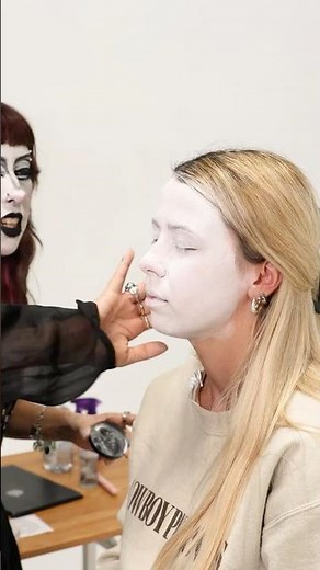 GOTH TUAH! I Haliey Welch