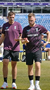 Tim Southee, England's special-skills consultant, has a bowl at Headingley 🏴󠁧󠁢󠁥󠁮󠁧󠁿 #ENGvIND | ESPNcricinfo