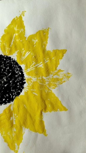 Beautiful Sunflower Leaf Print Art | Easy DIY Painting with Leaves 🎨🖌️ #ytshorts #viralshorts