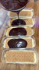 Making our favorite dessert ni Pio - Eclair Cake na mas pinasarap pa using M.Y San Grahams! Perfect ngayong holiday season and pwede ding business idea! ❤️ | Mommy Ayek