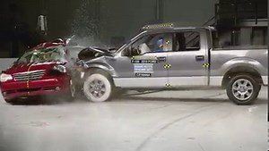 Find crash test footage and vehicle safety ratings ⤵️ To demonstrate the dangers of running red lights, IIHS ran this special crash test several years ago that recreated a real-life crash that occurred in Yuma, Arizona. | Insurance Institute for Highway Safety