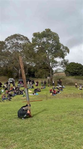 Australian woman flips the men's qualifying caber!