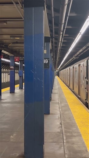 R142A Woodlawn Bound (4) Train Arriving @ 149th Street Grand Concourse (Loud Ash Horn)