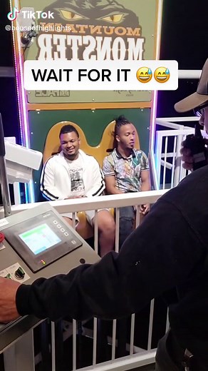 Their reaction is PRICELESS. 😂😅 (via @richard groff) #prank #rollercoaster #carnival #amusementpark #ride