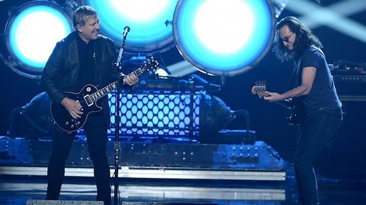 Watch Rush's Geddy Lee and Alex Lifeson perform a surprise tribute to Gordon Lightfoot | CBC Music