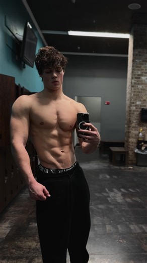 drop a like, it's free😁 #gymshark66 #physique #aesthetic