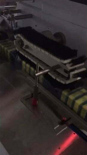 Five piece packaging of scouring pad, automatic packaging machine, compact and beautiful packaging