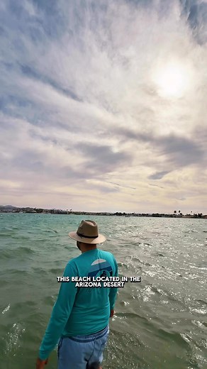 London bridge beach 📍1340 McCulloch Blvd N, Lake Havasu City, AZ 86403 esta playa en el desierto de Arizona a unas dos horas y media en automóvil de Las Vegas es la playa más popular de esta zona en Arizona está ubicada en pueblo de Lake Havasu un oasis en medio del desierto ideal para refrescar el calor intenso del verano , este es uno de los mejores destinos de verano fuera de Las Vegas esta playa de Arizona cuenta con arena aguas claras zona para hacer barbacoa parque para perros y zona para