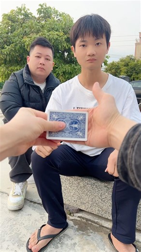 The secret of playing cards disappearing from the fingertips#魔术教学 #magicteaching #magic