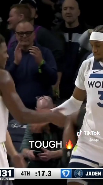 Jaden McDaniels Incredible Dunk Off the Bounce