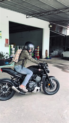 Honda CB1000R Black Edition Exhaust Sound