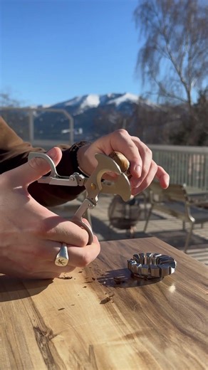 Best paired with skiing and an espresso 🎿☕️⛷️ the #ASMR sounds of cutting and lighting an EGM Bleco