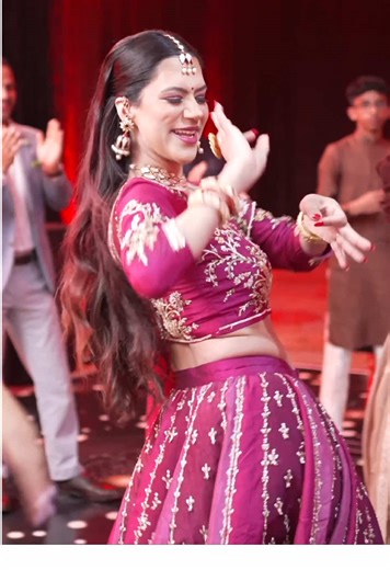 Nachdi de khul gay baal #fyp #foryou #punjabi #punjabisong #punjabisuit #gidda #gidha #punjabiwedding #bhangra #punjab #indianwedding #wedding #bollywood #comedy #movie #ginnyandgeorgia #diljitdosanjh #surinderkaur #sangeet #bollywoodsongs #dance #nach