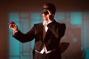 Review: ‘Nightmare Alley’ needs no tricks to amuse audiences