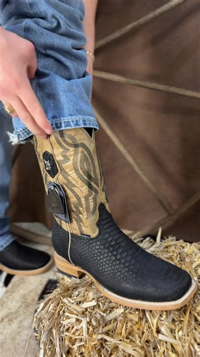 Rock’em matte black python boot 😮‍💨🐍 #oldranchowesternwear #burlingtonnc #fyp #rockemboots #westernfashion