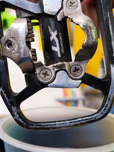 How to Clean Your Bicycle Pedals with Ultrasonic Cleaners