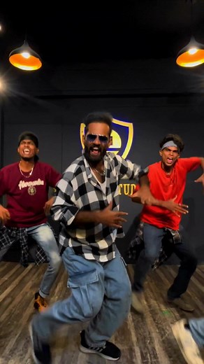 Vinoth Krishna VK on Instagram: "Kadharalz🔥🔥🔥 #hook step Choreography - @iambababaskar 🔥🔥🔥 Music - @anirudhofficial Director - @shanmughamshankar Producer - @lycaproductions @redgiantmovies_ Music label - @sonymusic_south @ikamalhaasan @rakul.preet.singh @priyabavanishankar @worldofsiddharth @kajalaggarwalofficial #hook #trending #kadharalz #thatha VAARARU #indian 2 #indian2"