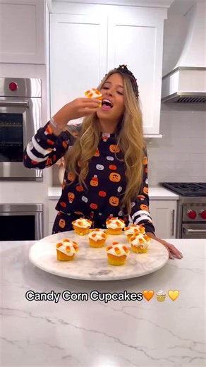 Candy corn cupcakes🧡🧁💛 These so easy to make and look like you bought them at the bakery! I make these every year and they’re always a hit! Great dessert to make for Halloween! #candycorncupcakes #halloweendessert | Life With Mercedes