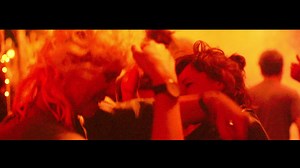 Schon bald können wir endlich wieder in unsere bunte Parallelwelt eintauchen. Die letzten 300 Tickets für das gemeinsame Wochenende am Bergheider See gibt es unter www.feel-festival.de/tickets! | Feel Festival