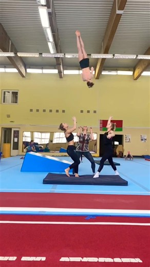 Double twist🤯🤯🤯😱 #acrobaticgymnastics #acrobatics #gym #training #sport