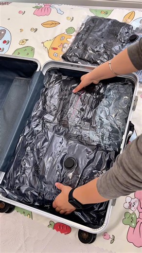 Upgrade Your Travel: 10-Pack Vacuum Bags with Pump