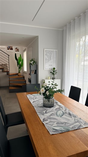 Sara Gioira • Home Organizer on Instagram: "Gennaio è il momento giusto per alleggerire ✨ Svuota, scegli con calma e tieni solo ciò che ha ancora spazio nella tua vita (il resto regalalo o vendilo) 💕 Gennaio non chiede perfezione, chiede spazio. Salva questo video per quando senti il bisogno di fare un po’ di ordine, fuori e dentro 💕 • #organizzazionecasa #casaordinata #riordinocasa"