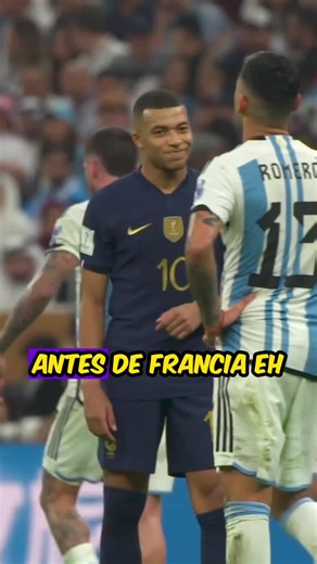 Mbappé dibujo apoyándolo — arte futbolero fácil