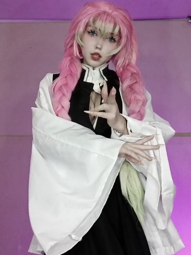 Mitsuri Kanroji Cosplay Showcase